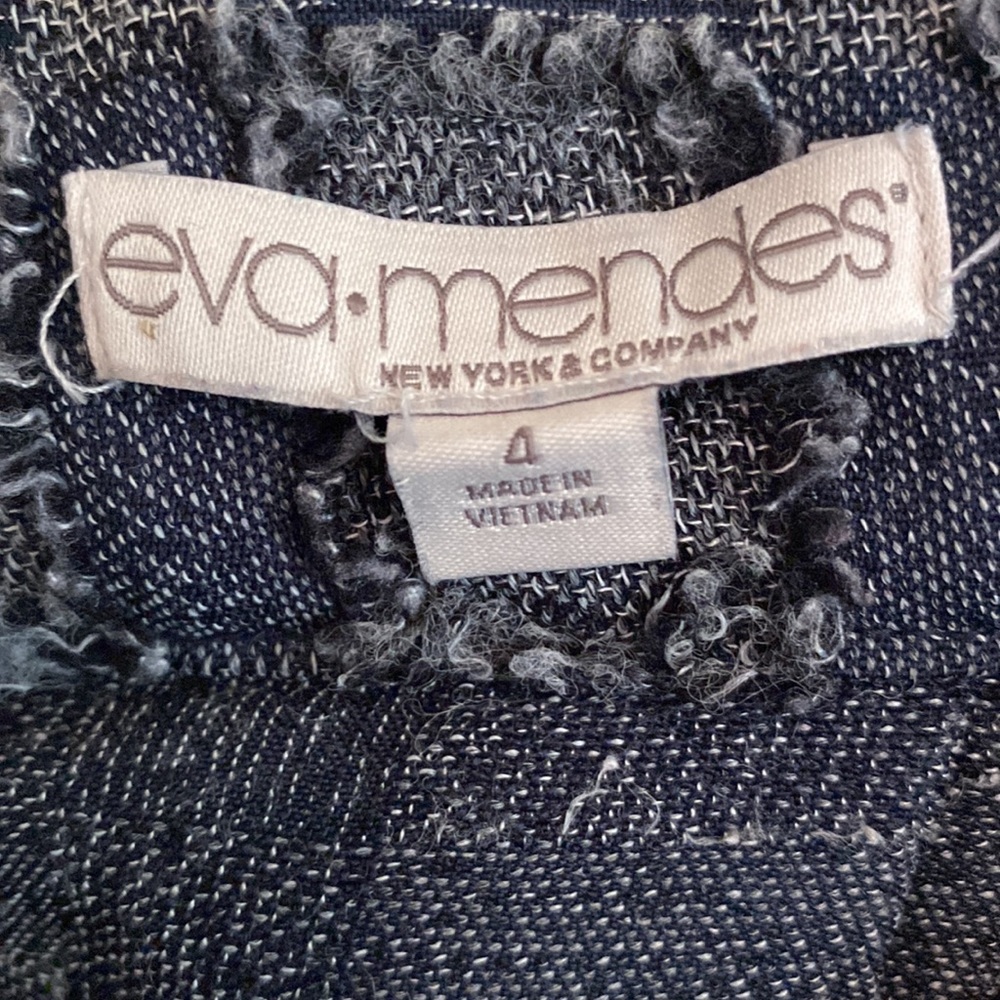 Eva Mendes (New York & Company) Textured Midi Skirt | Size 4 - Picture 3 of 5